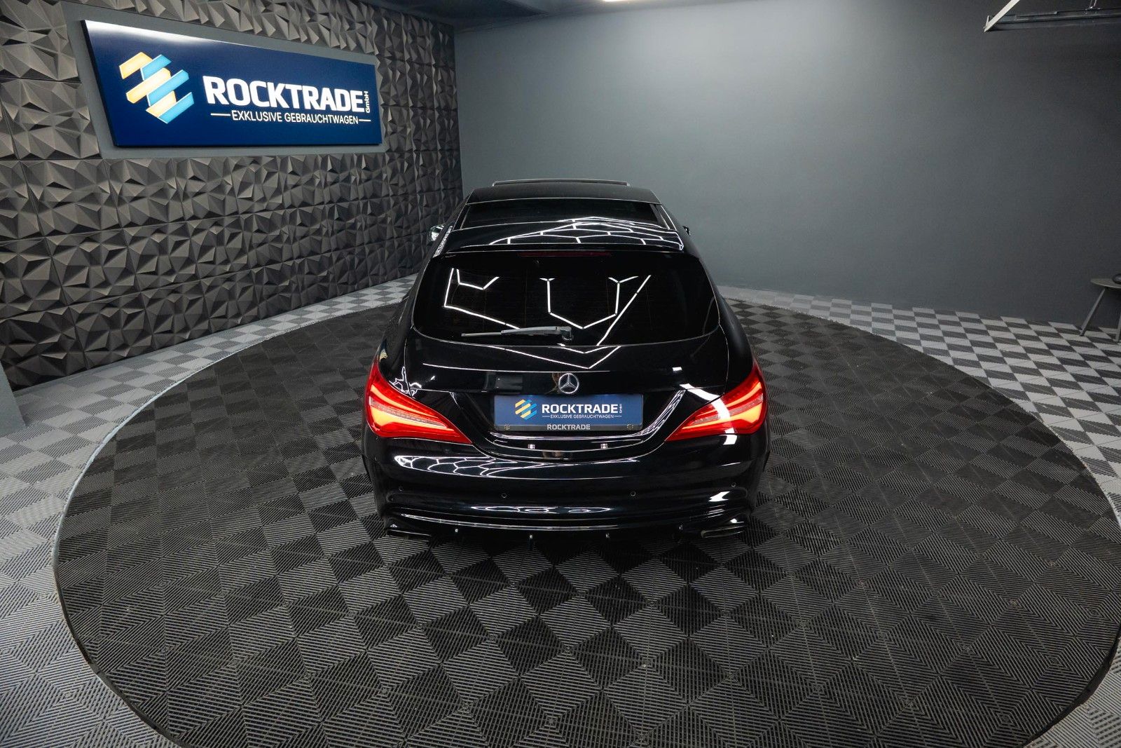Fahrzeugabbildung Mercedes-Benz CLA 45 AMG 4Matic Performance Night *Pano*LED*