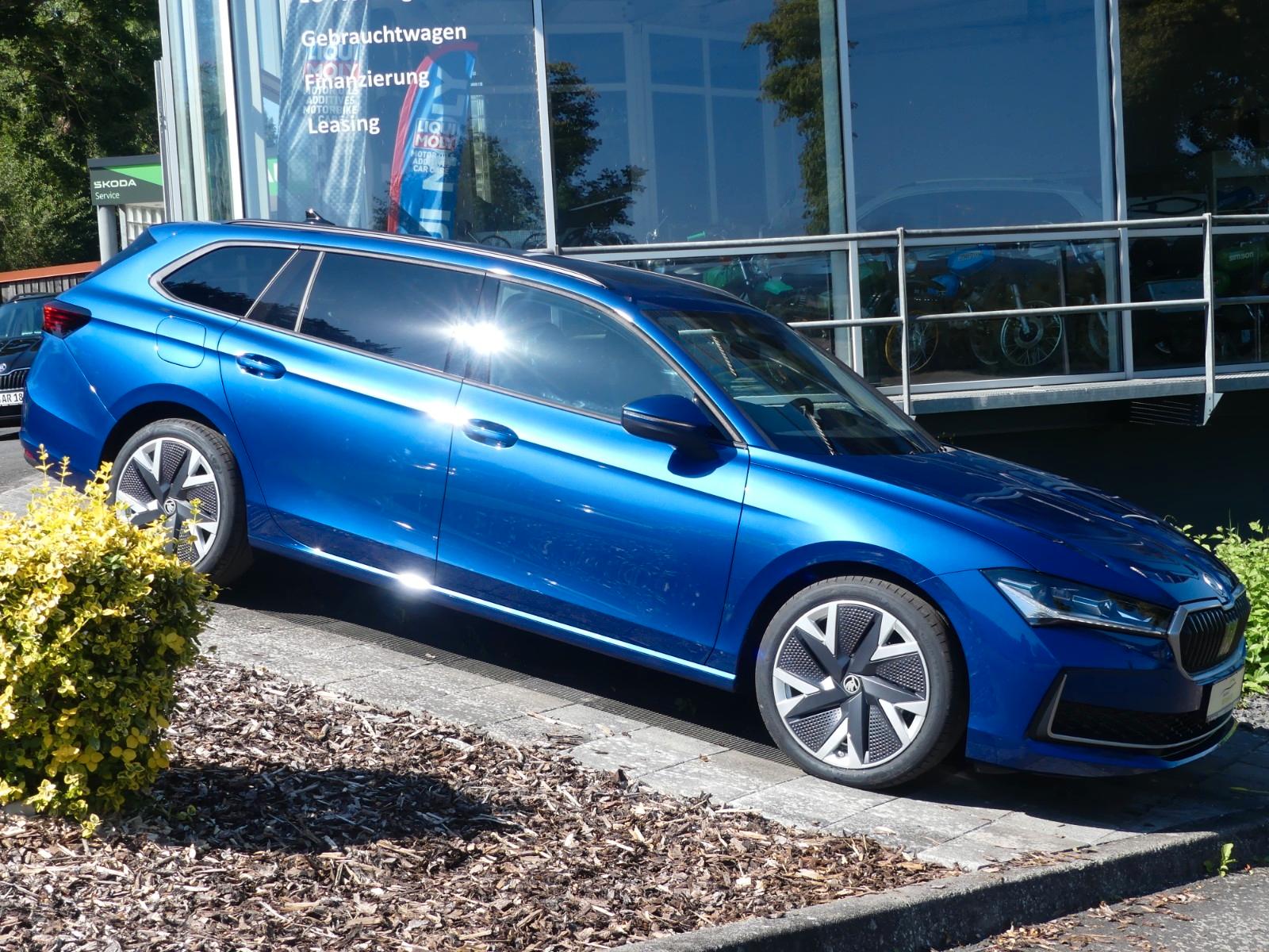 Skoda Superb Combi Selection, Navi, LED, RFKamera, 3ZK