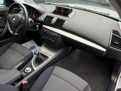 Fahrzeugabbildung BMW 116i Lim. / Klimaautomatik Schiebedach SHZ PDC