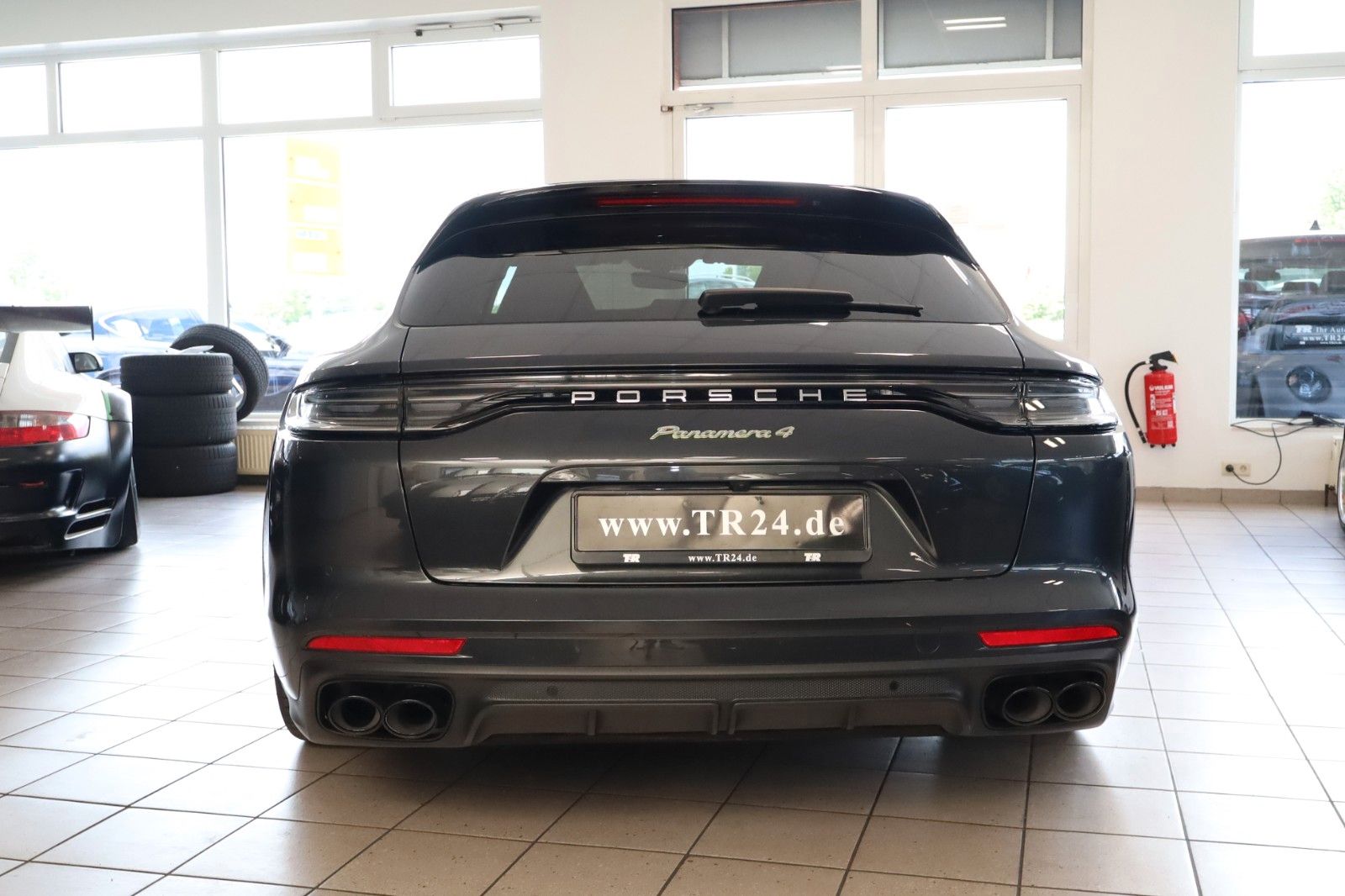 Fahrzeugabbildung Porsche Panamera Sport Turismo 4 E-Hybrid Platinum Edt.