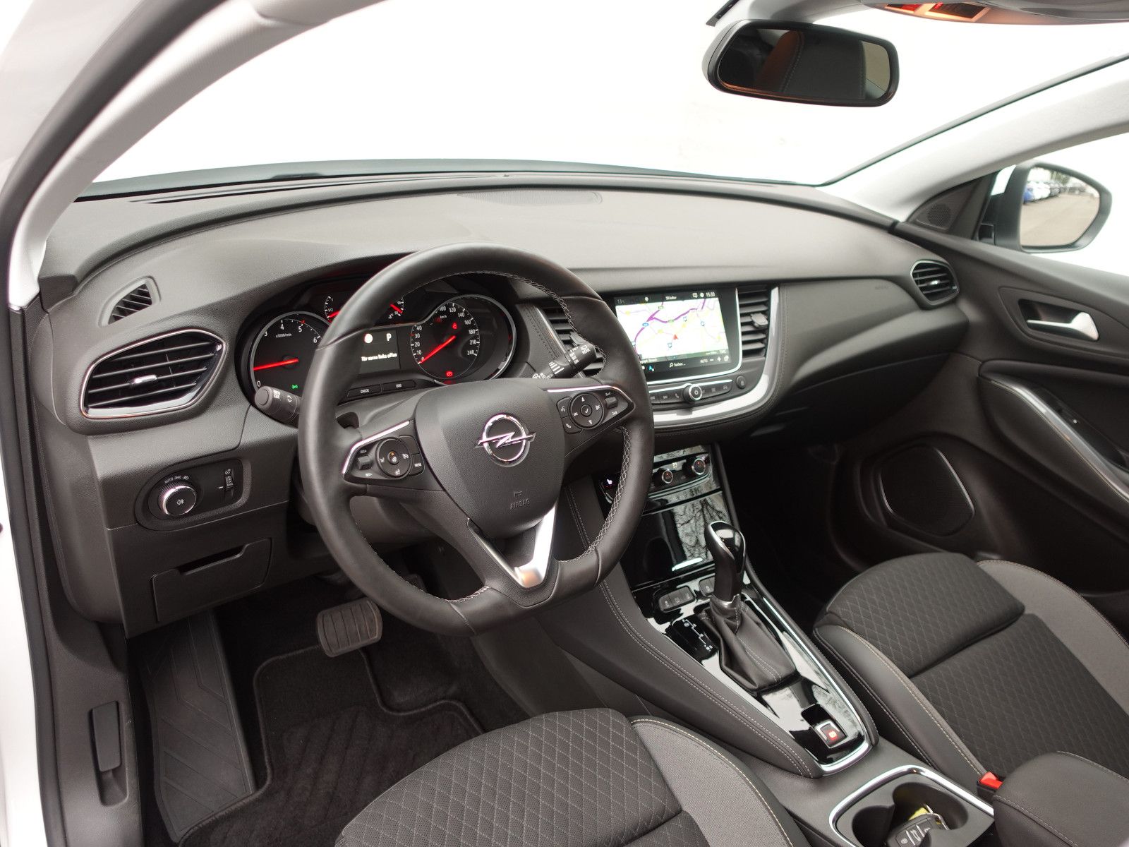 Fahrzeugabbildung Opel Grandland X 1.2 Elegance Kamera,LED,Navi,PDC,SHZ