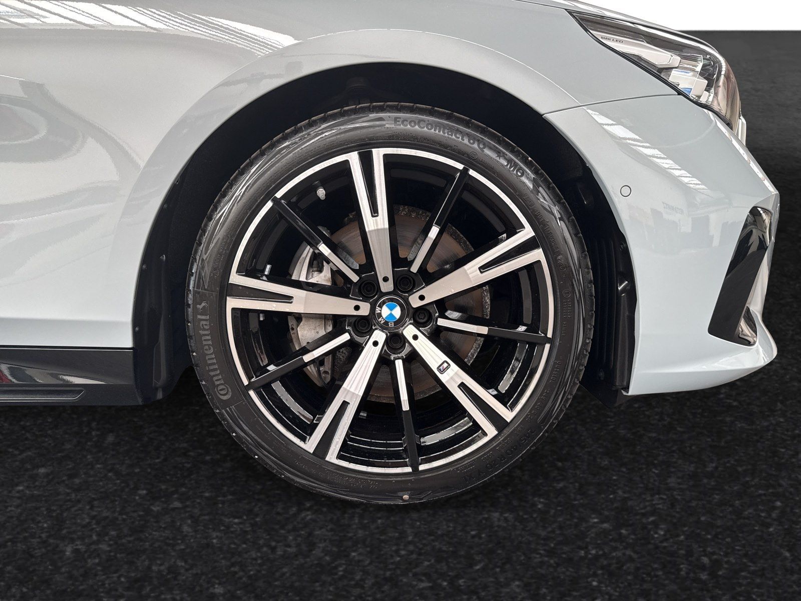 BMW 540d xDrive Touring M Sport AHK Pano 20 LMR B&W foto 4