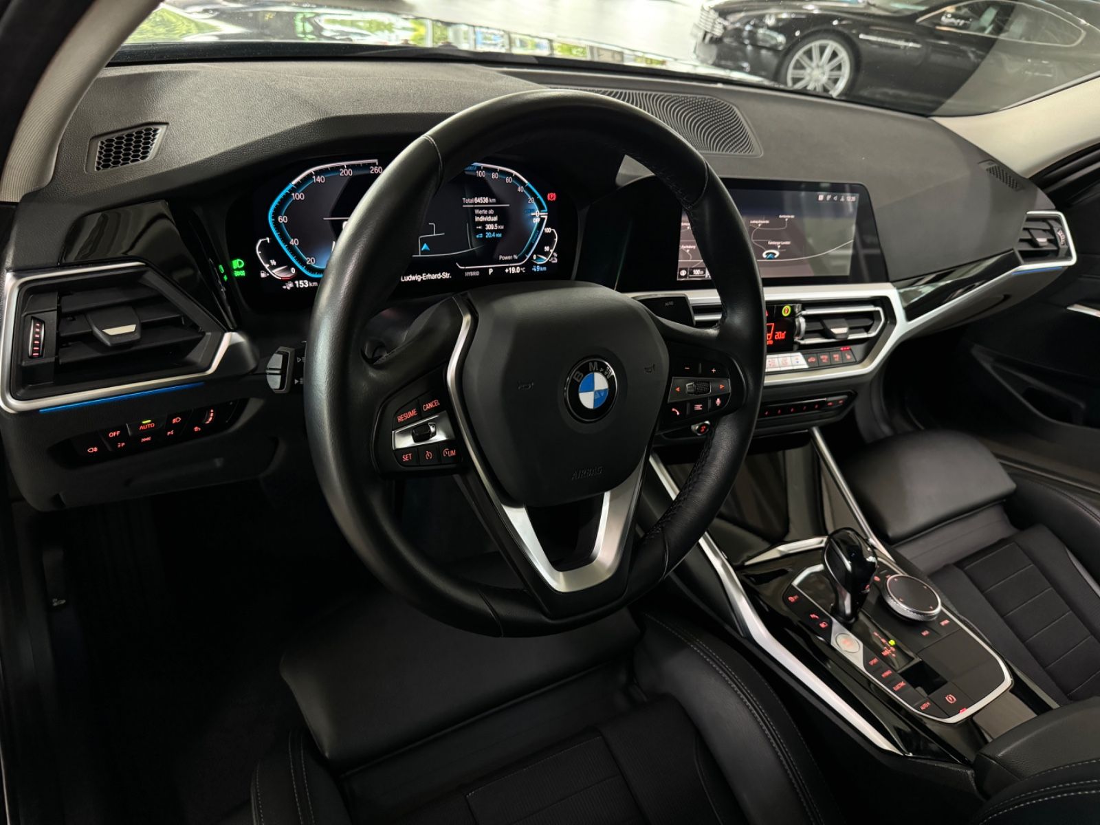 Fahrzeugabbildung BMW 320e HiFi DAB Alarm Fernlichtas Leder LED Sport