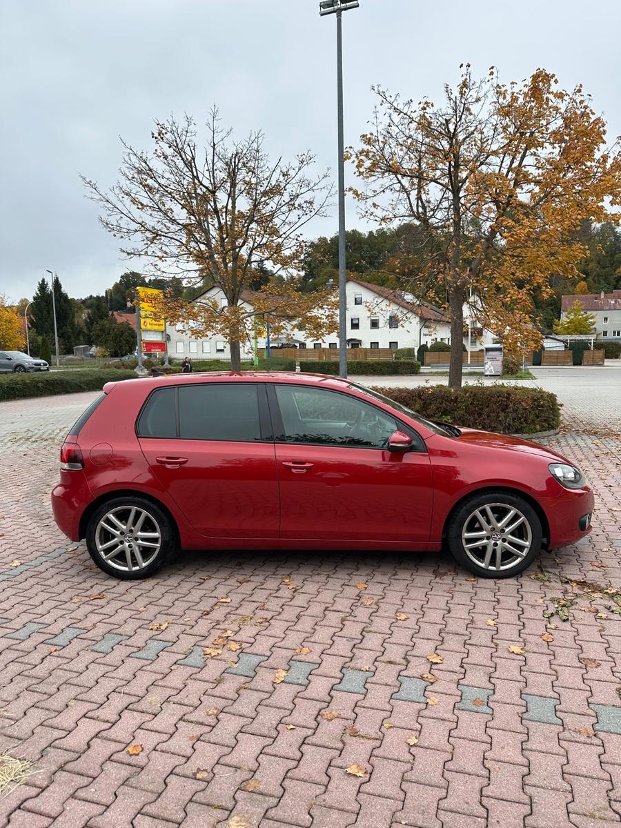 Volkswagen Golf 2009 — rear view