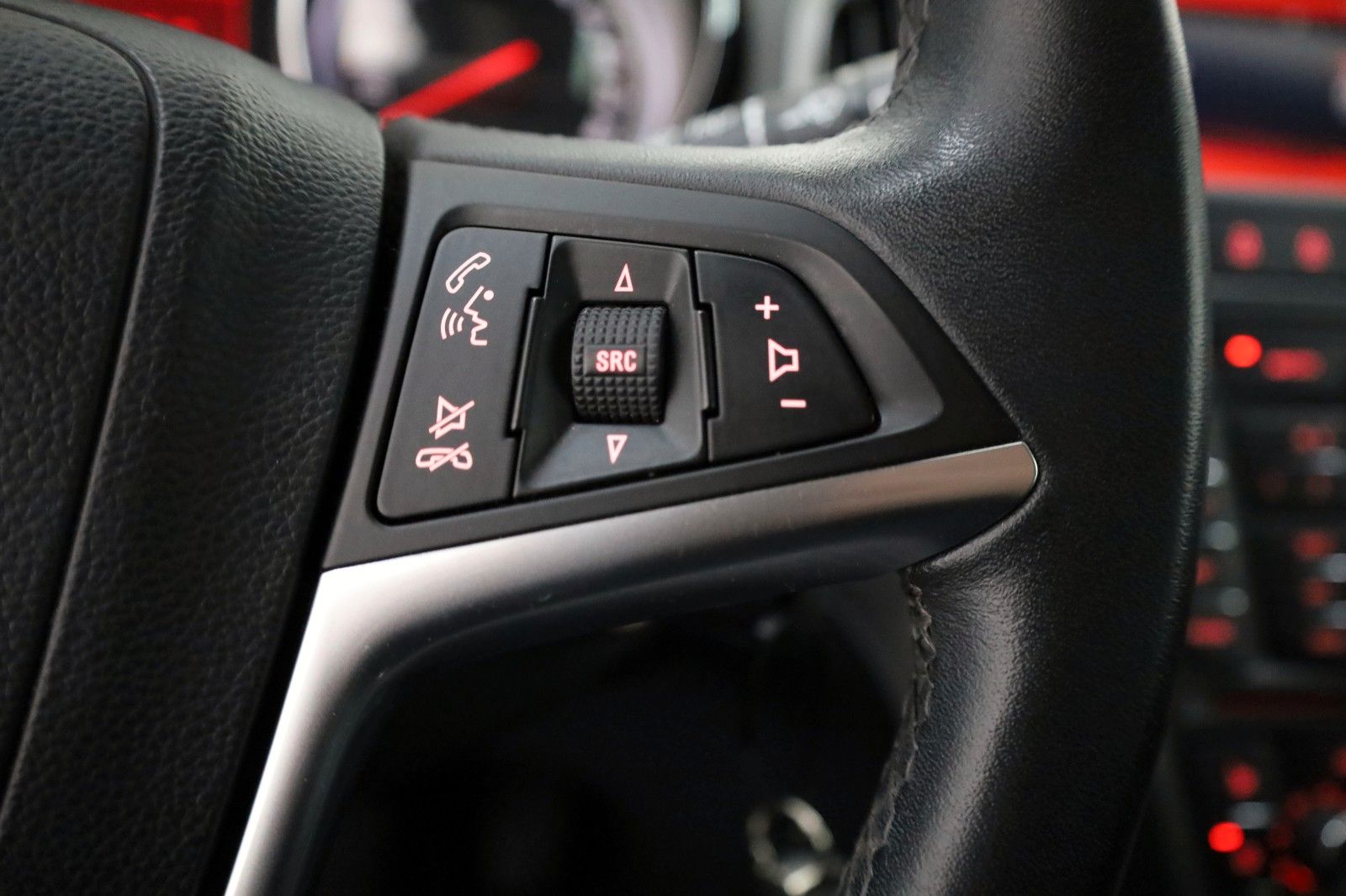 Fahrzeugabbildung Opel Astra J Sports Tourer Exklusiv Navi,SH,PDC,AHK