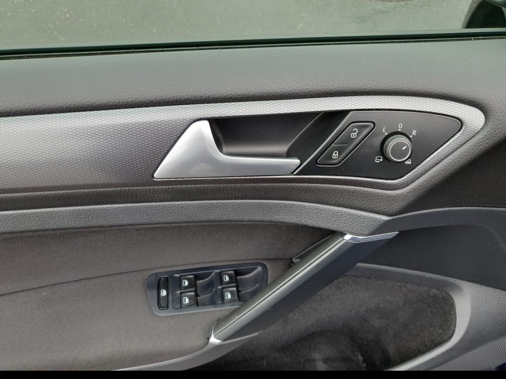 Fahrzeugabbildung Volkswagen Golf 1.4 TSI Lounge Climatronic,SH,GRA,PDC,NSW