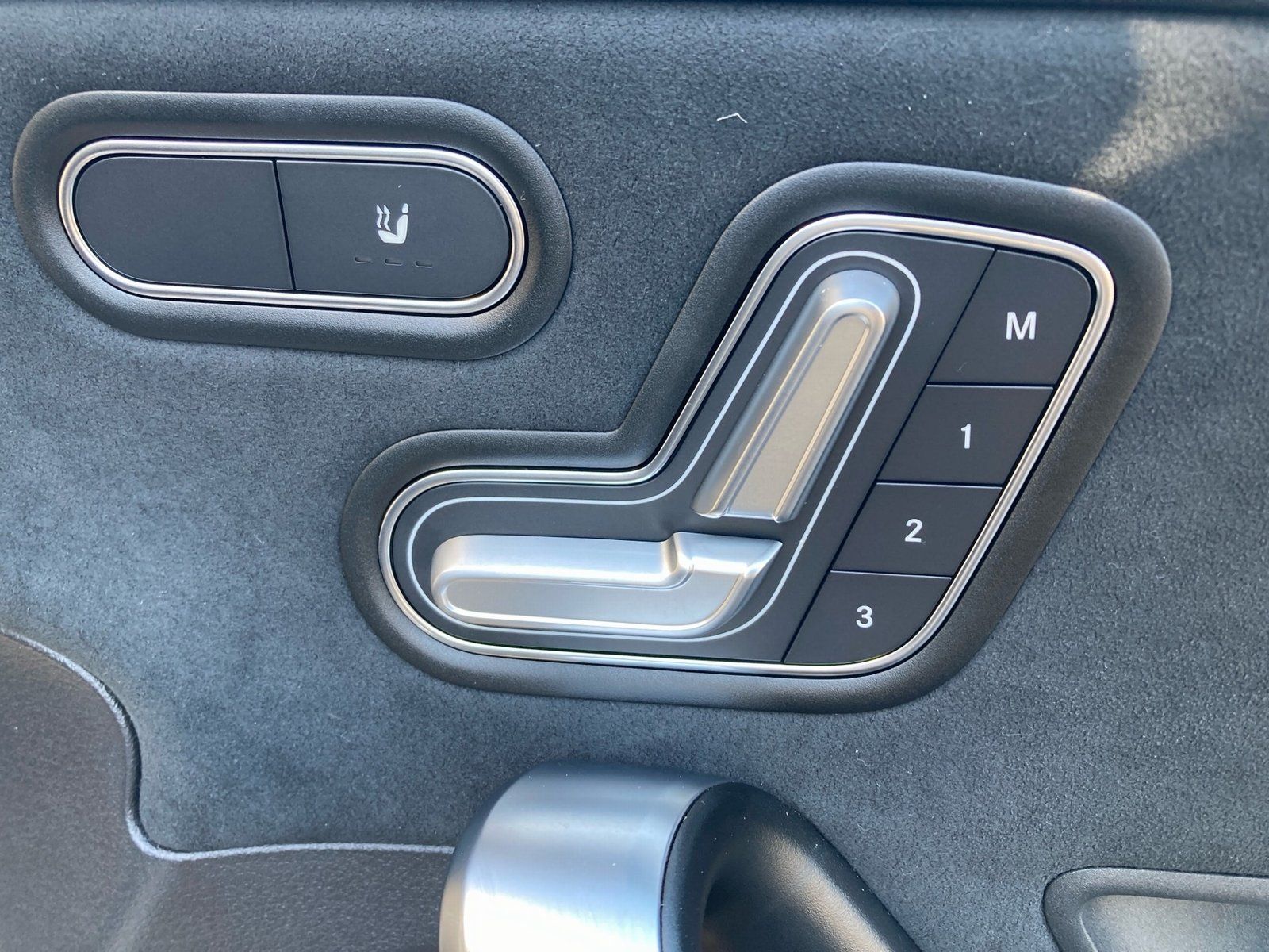 Fahrzeugabbildung Mercedes-Benz CLA 200 SB AMG PLUS*AHK*Pano*HUD*360°*MultiBeam*