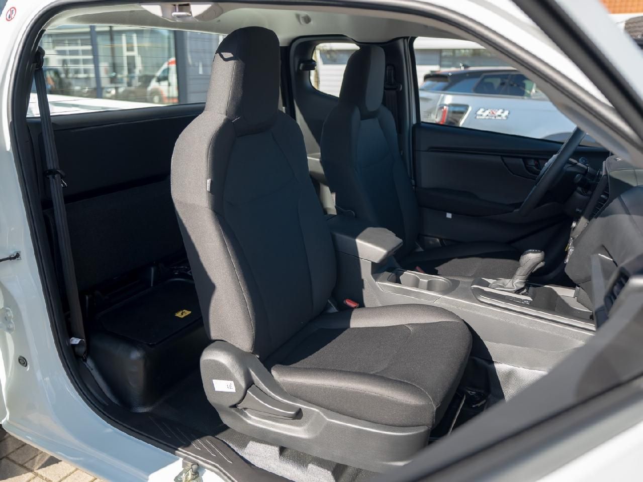 Fahrzeugabbildung Isuzu D-Max Space Cab 4WD L Automatik