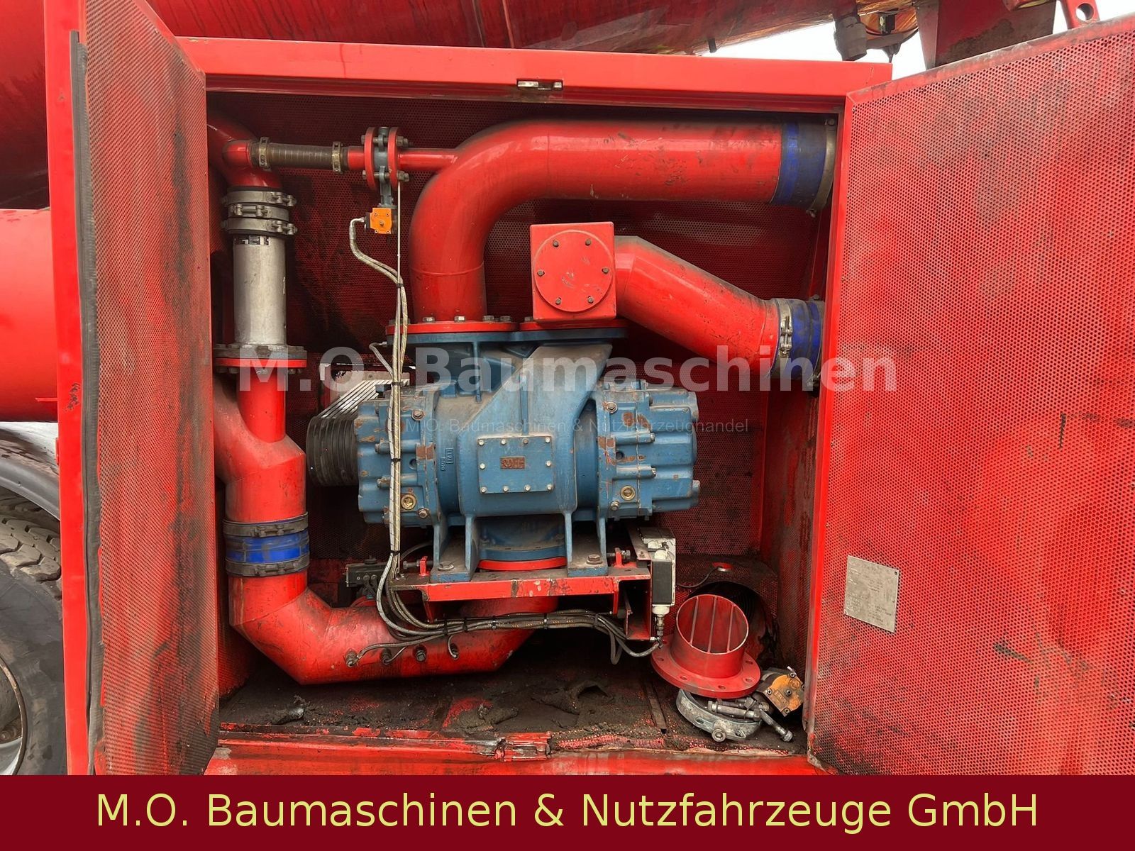 Fahrzeugabbildung Mercedes-Benz Mercedes Actros 4141 / Trockensauger /ADR
