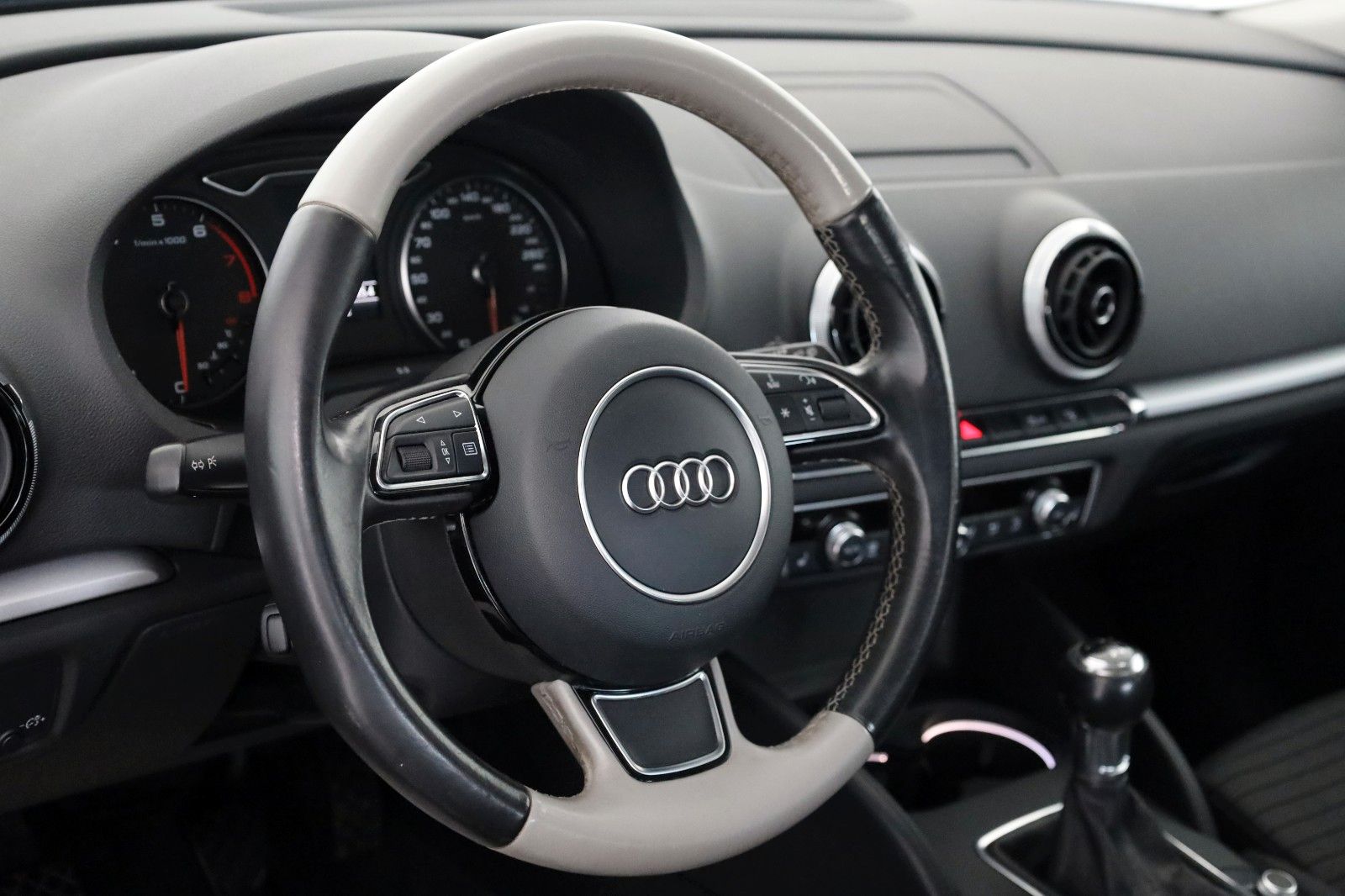 Fahrzeugabbildung Audi A3 SB Ambition ultra Navi,Xenon,SH,PDC,AHK