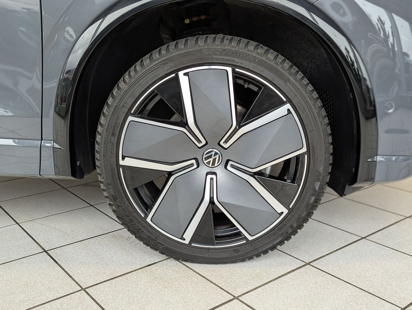 Imagen del vehículo Volkswagen Tiguan 2.0TDI R-Line 4M Pano Negro AHK Matrix 20