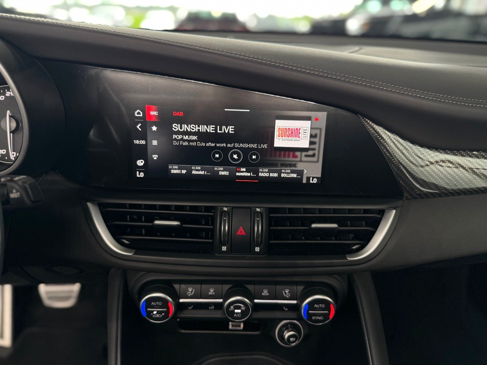 Fahrzeugabbildung Alfa Romeo Giulia 2.9 V6 Quadrifoglio "ACC Komfort-Paket"