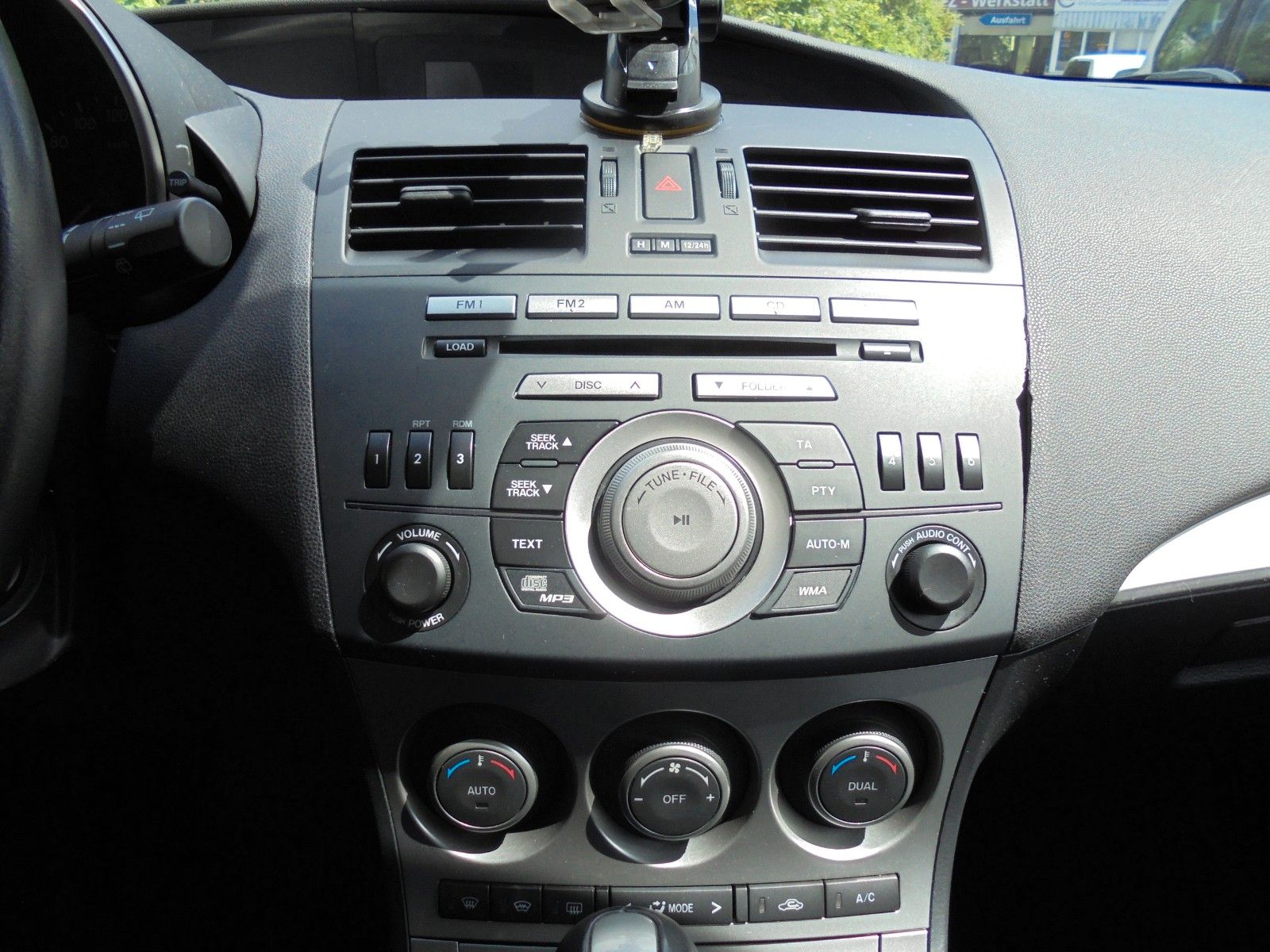 Fahrzeugabbildung Mazda 3 Lim. Exclusive-Line Automatik/Klima/Shz/PDC/