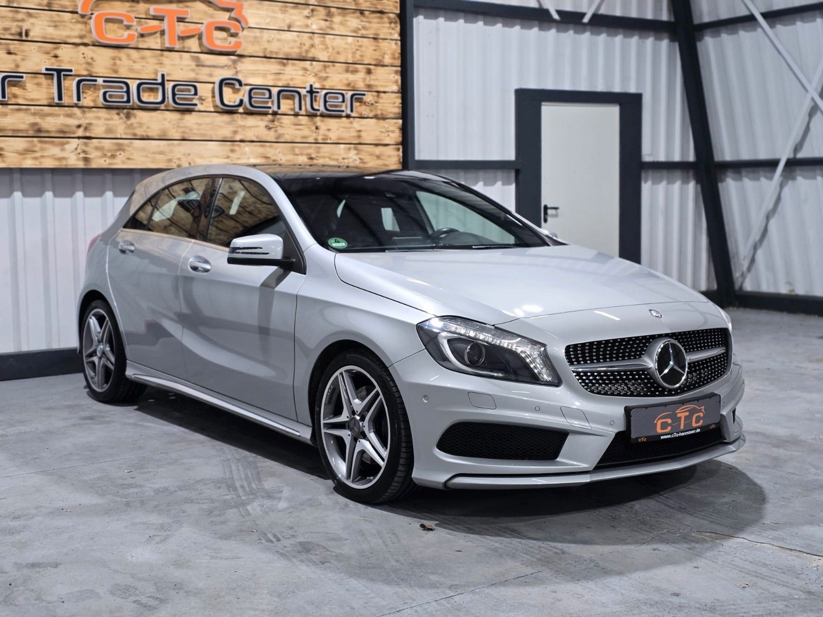 Fahrzeugabbildung Mercedes-Benz A250 AMG-Line/Panorama/Navi/8fach/TÜV-NEU