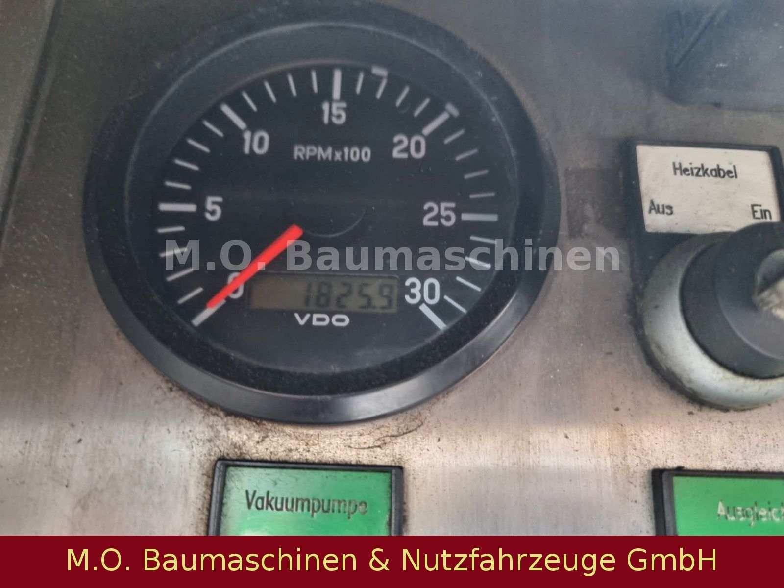 Fahrzeugabbildung MAN TGX 26.440 / Kroll 35609 / L+L Achse / Euro5/ADR