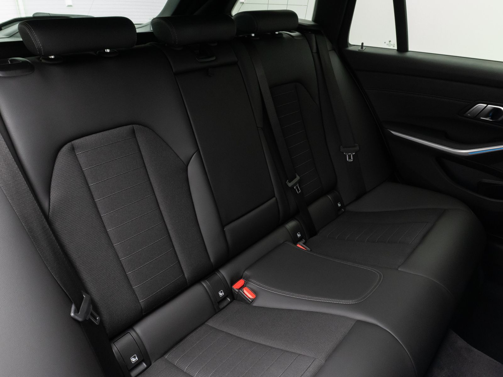 Fahrzeugabbildung BMW 320e  Sport Line DAB HiFi CockPitPro PDC Alarm