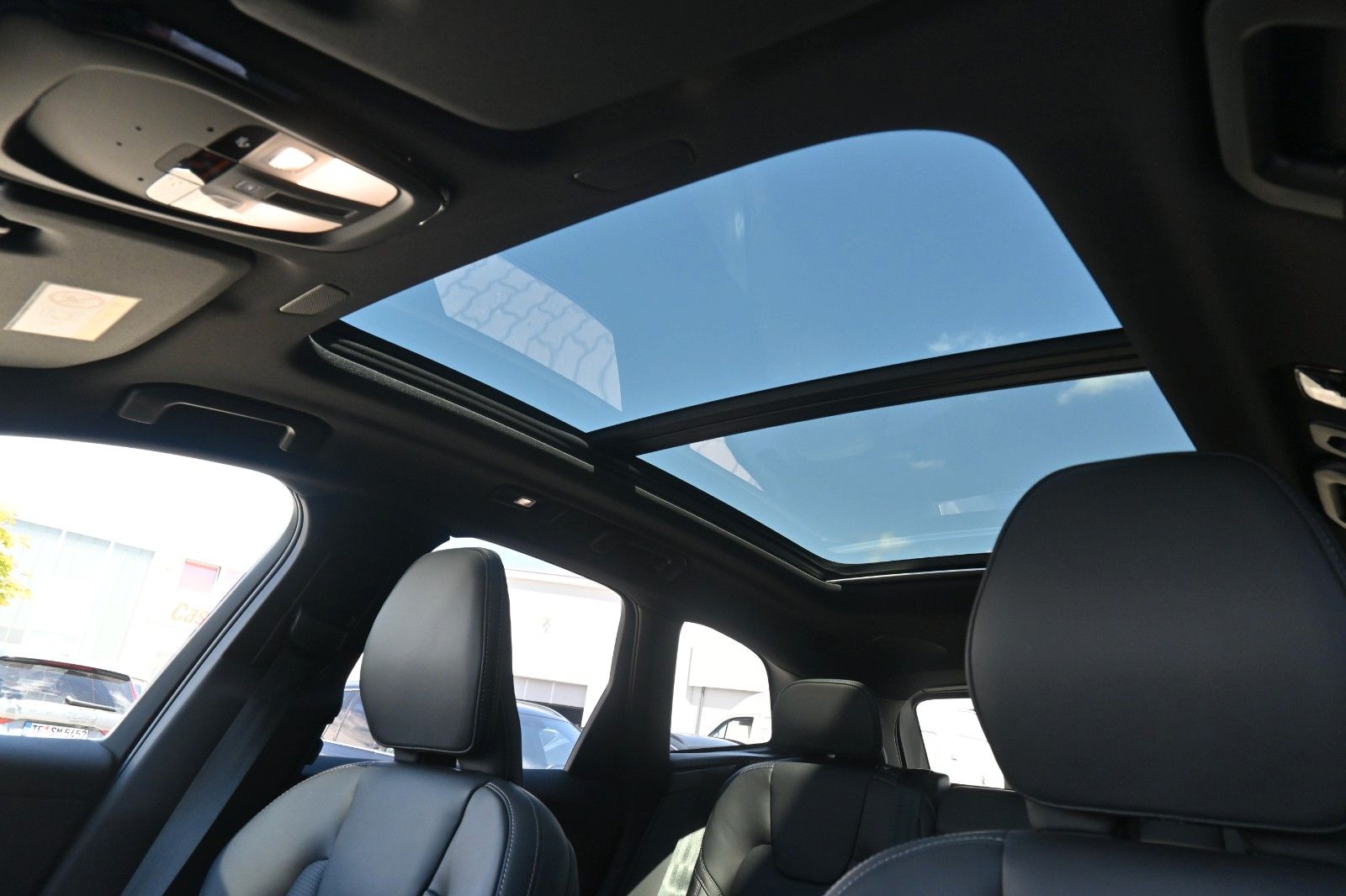 Fahrzeugabbildung Volvo XC60 B5 AWD Ultra Black Edition*LUFT*360*ACC*AHK