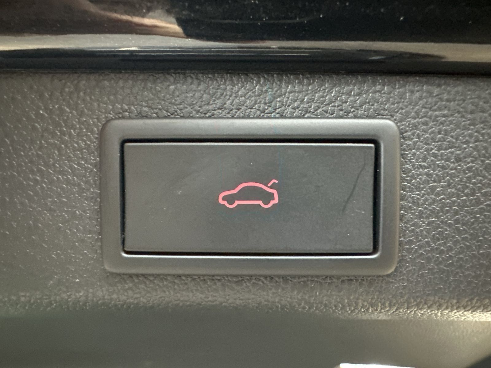 Fahrzeugabbildung SKODA Superb Scout 4x4 NAV+LED+AHK+PANO+DIGDISPLAY+1HD