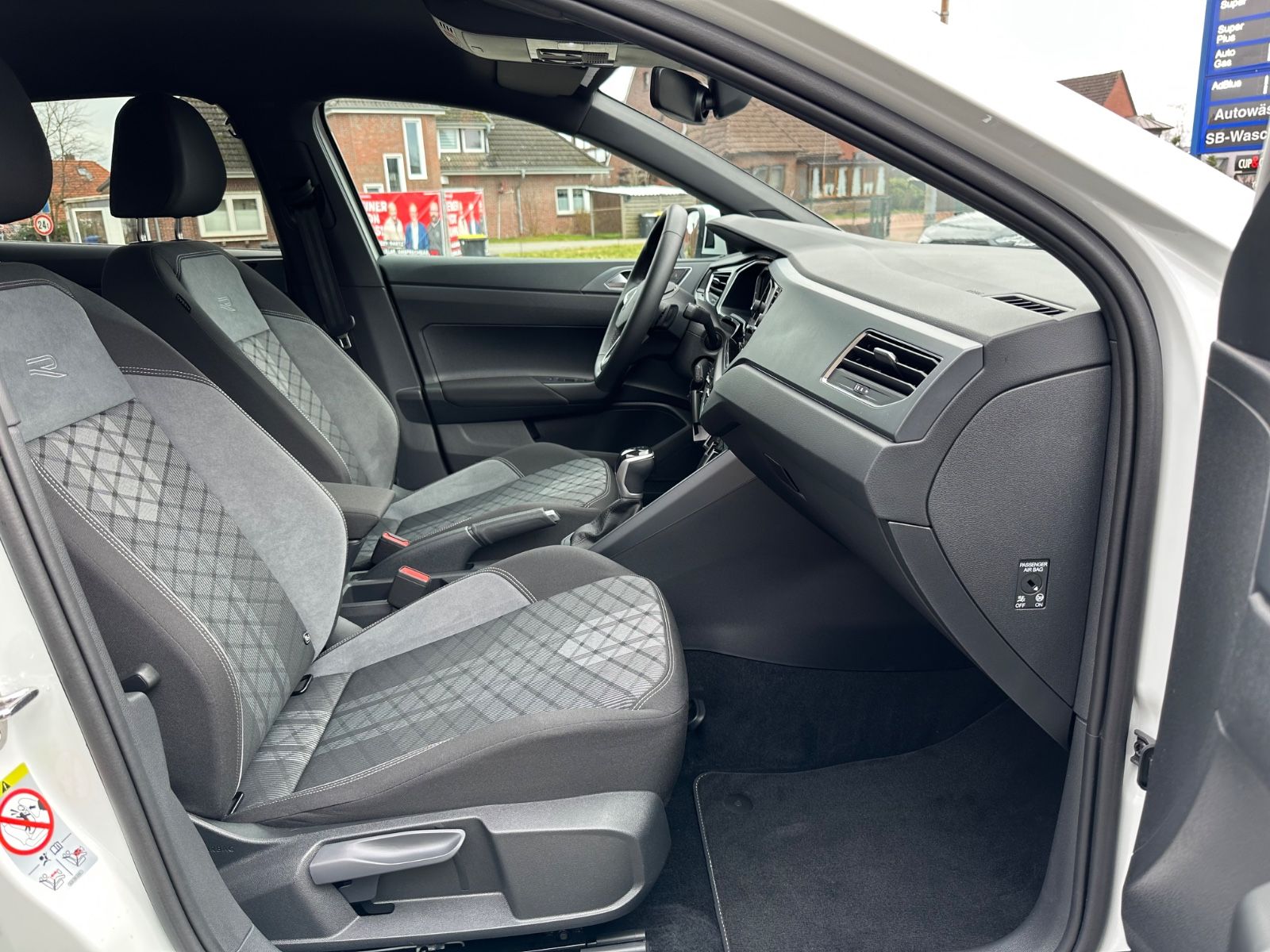 Fahrzeugabbildung Volkswagen Taigo 1.0 TSI R-Line DSG AHK/ACC/LED/17"