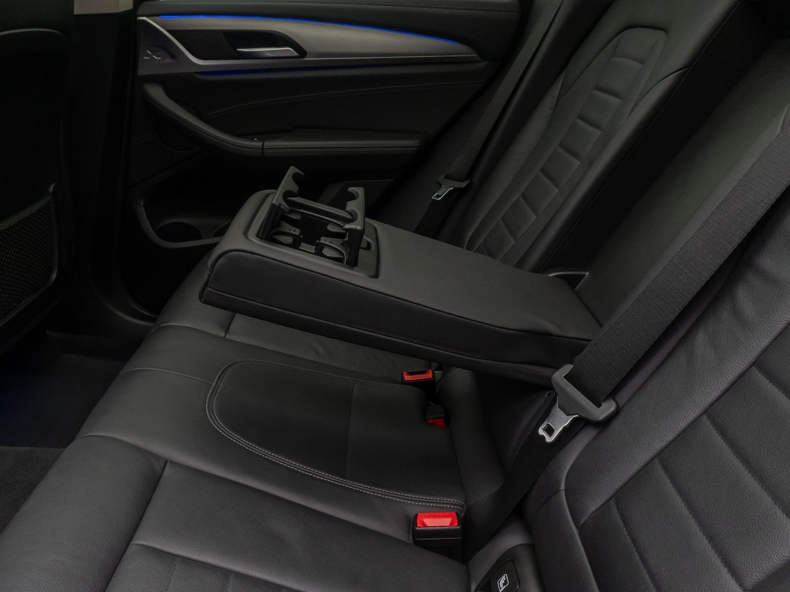 Fahrzeugabbildung BMW X3 xD30i Luxury Line AHK Panorama HUD DAB 21Zoll