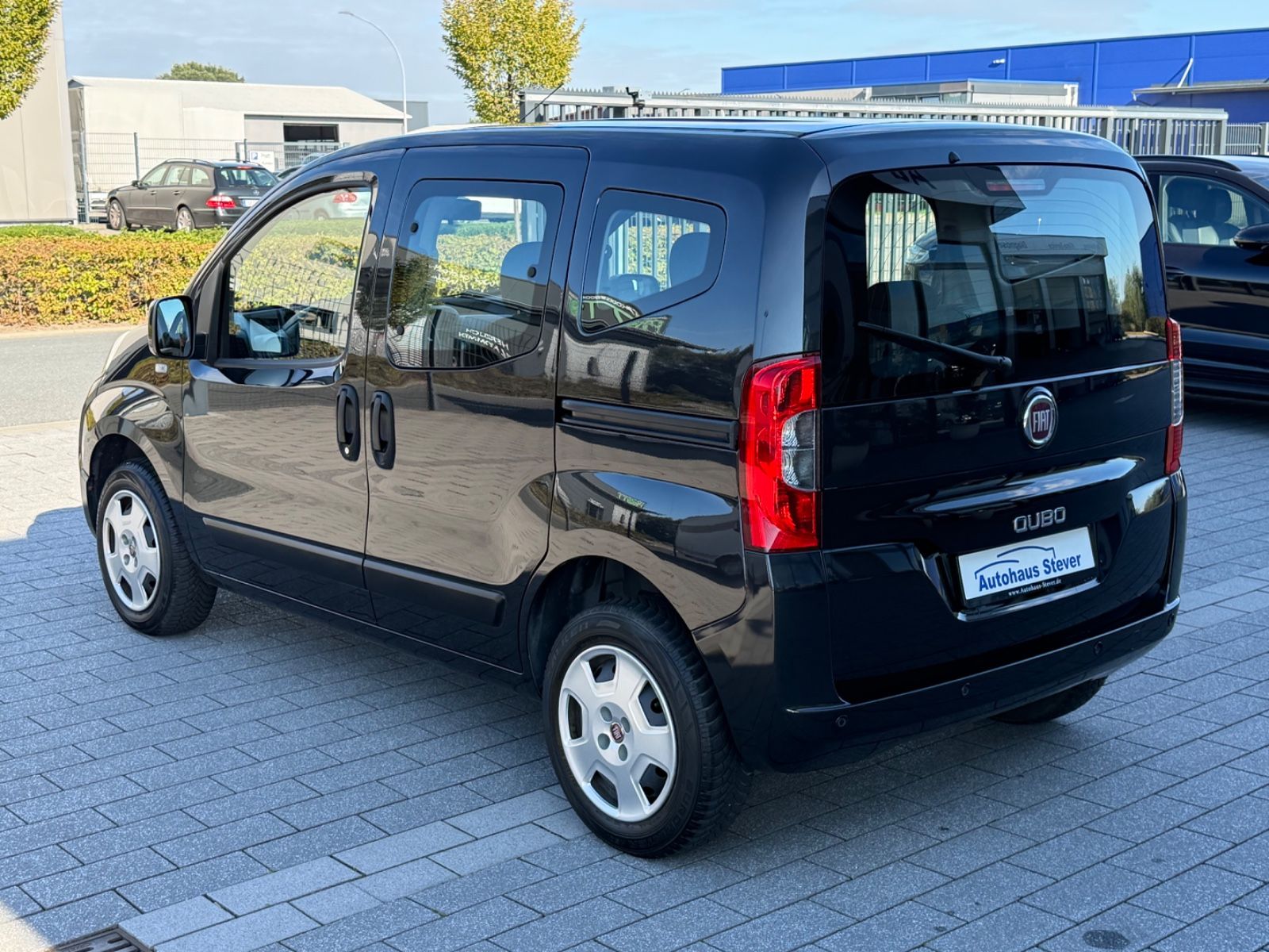 Fahrzeugabbildung Fiat Qubo Lounge KLIMAANLAGE SITZHEIZUNG PDC