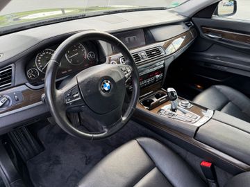 BMW 750 - 11