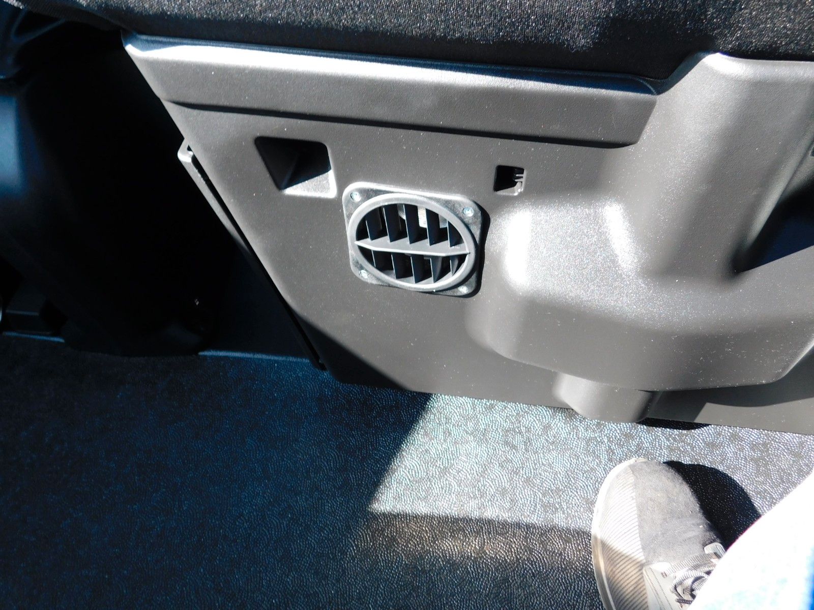 Fahrzeugabbildung Iveco S-Way AS440S50T/P mit ADR Ausstattung Klasse AT