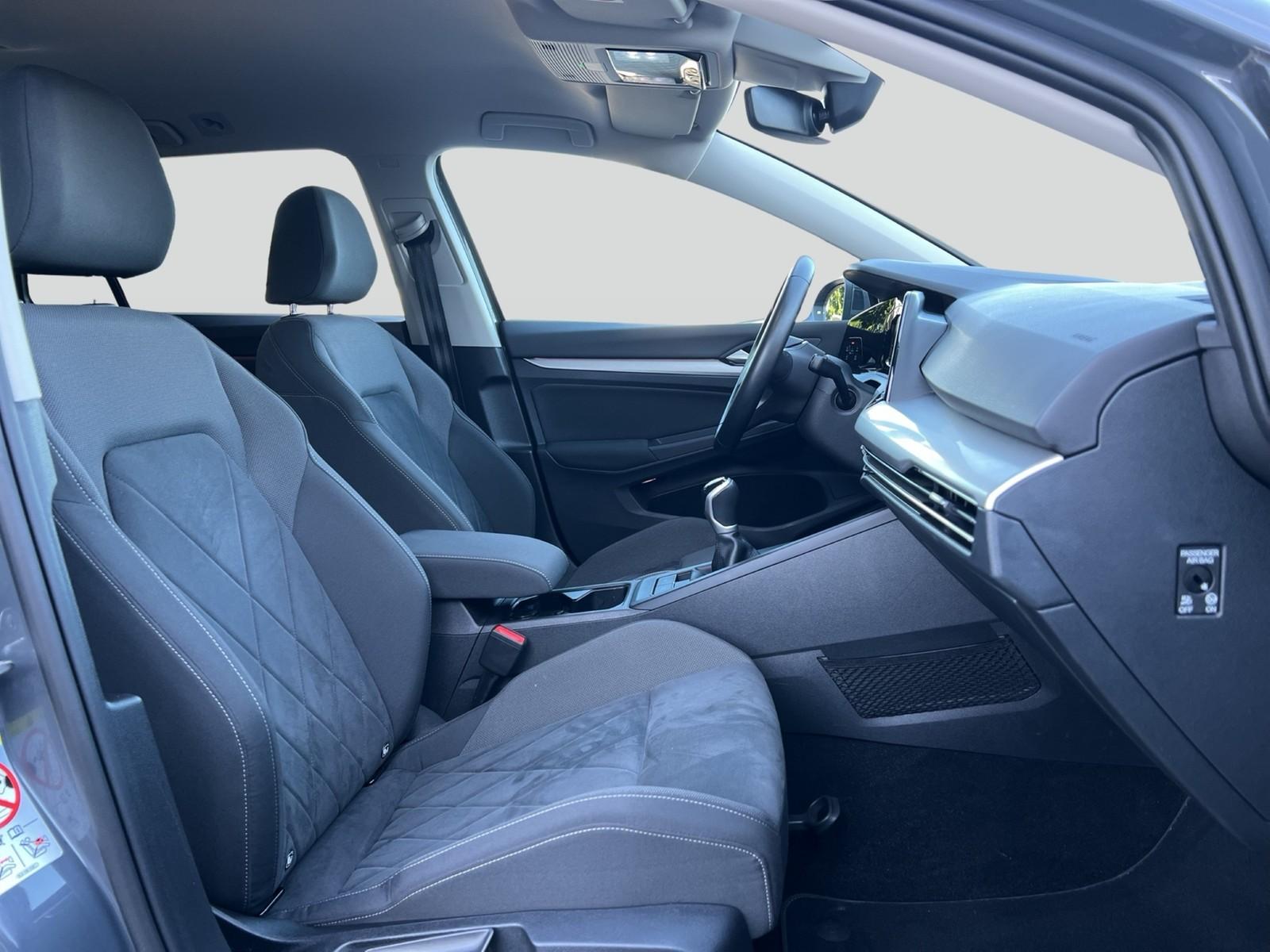 Volkswagen Golf VIII Variant 1.5 TSI Life MATRIX RFK NAVI