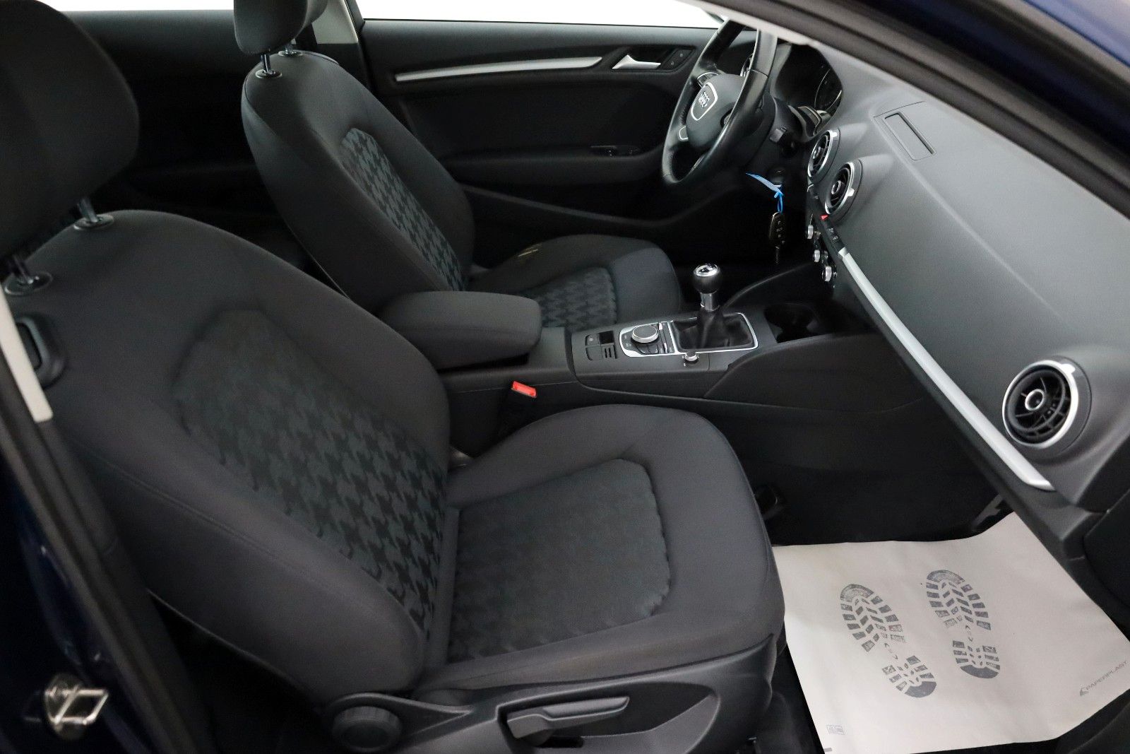 Fahrzeugabbildung Audi A3 attraction Navi,Xenon,SH,PDC,SR+WR