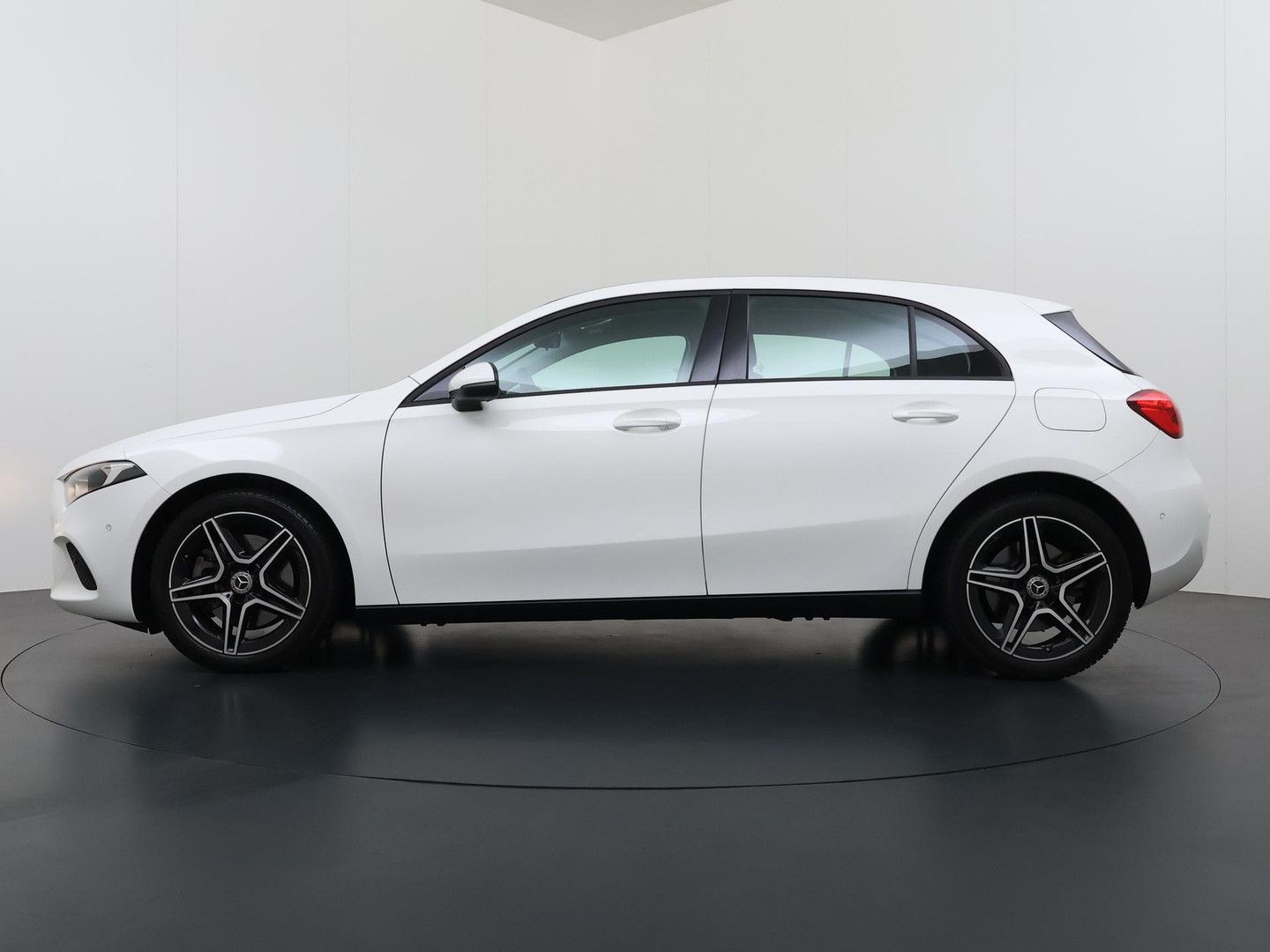 Mercedes-Benz A 250 e Limited | 18" AMG Felgen | navi | Smartp imagem 3