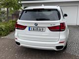 BMW X5 xDrive50i  - BMW X5: Xdrive50i