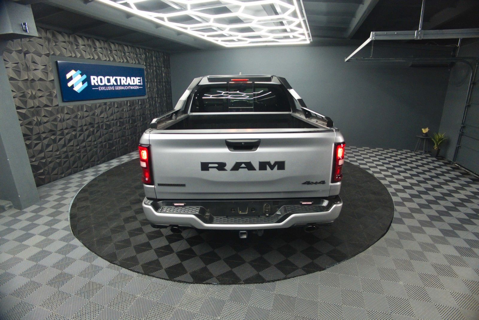 Fahrzeugabbildung Dodge RAM 3.0 MY 25 TWIN TURBO Offroad Night ACC 19%