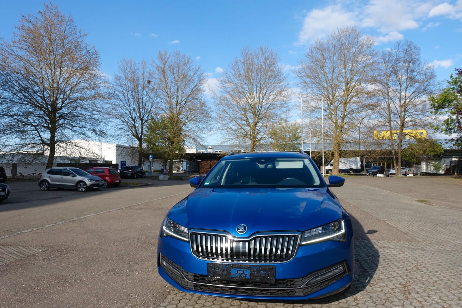 Skoda Superb Combi Premium Edition 2,0TDI DSG AHK ACC