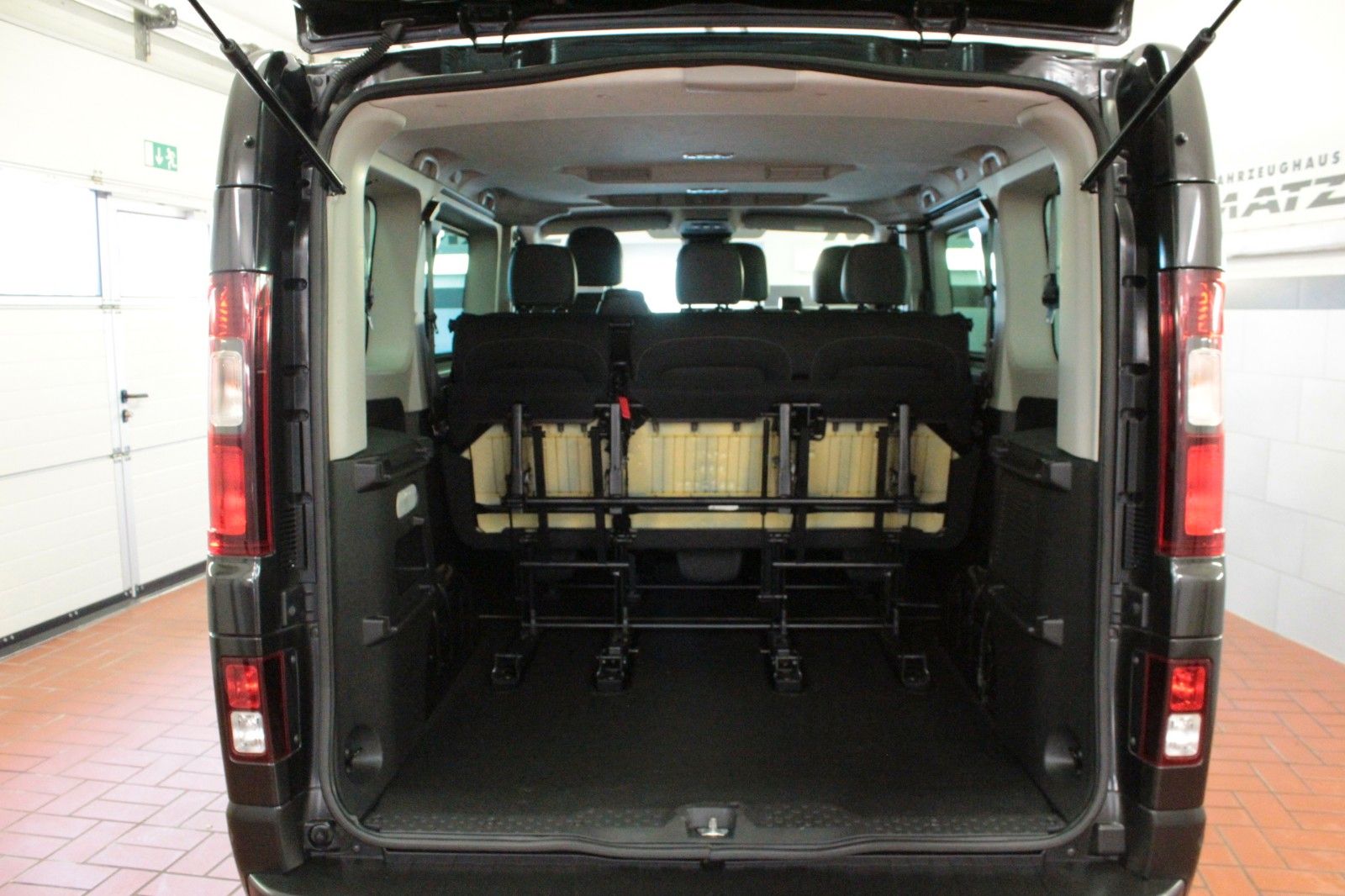 Fahrzeugabbildung Renault Trafic Blue dCi 150 EDC Life*Automatik*9-Sitzer*
