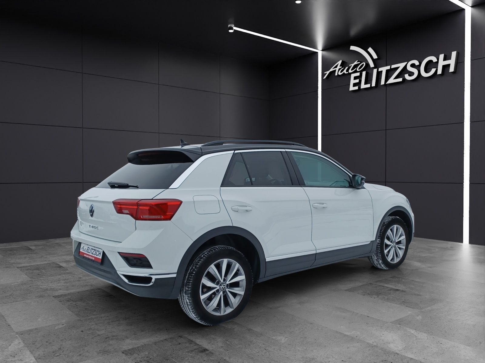 Fahrzeugabbildung Volkswagen T-Roc TSI Style DSG LED AHK Navi AID ACC RFK SH