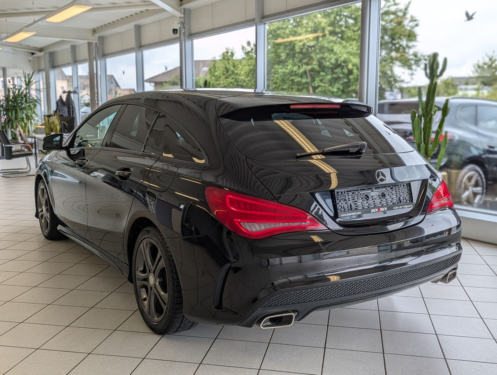MERCEDES-BENZ CLA 220 Shooting Brake AMG Pano Bi-Xe Harman H/K - Image 5