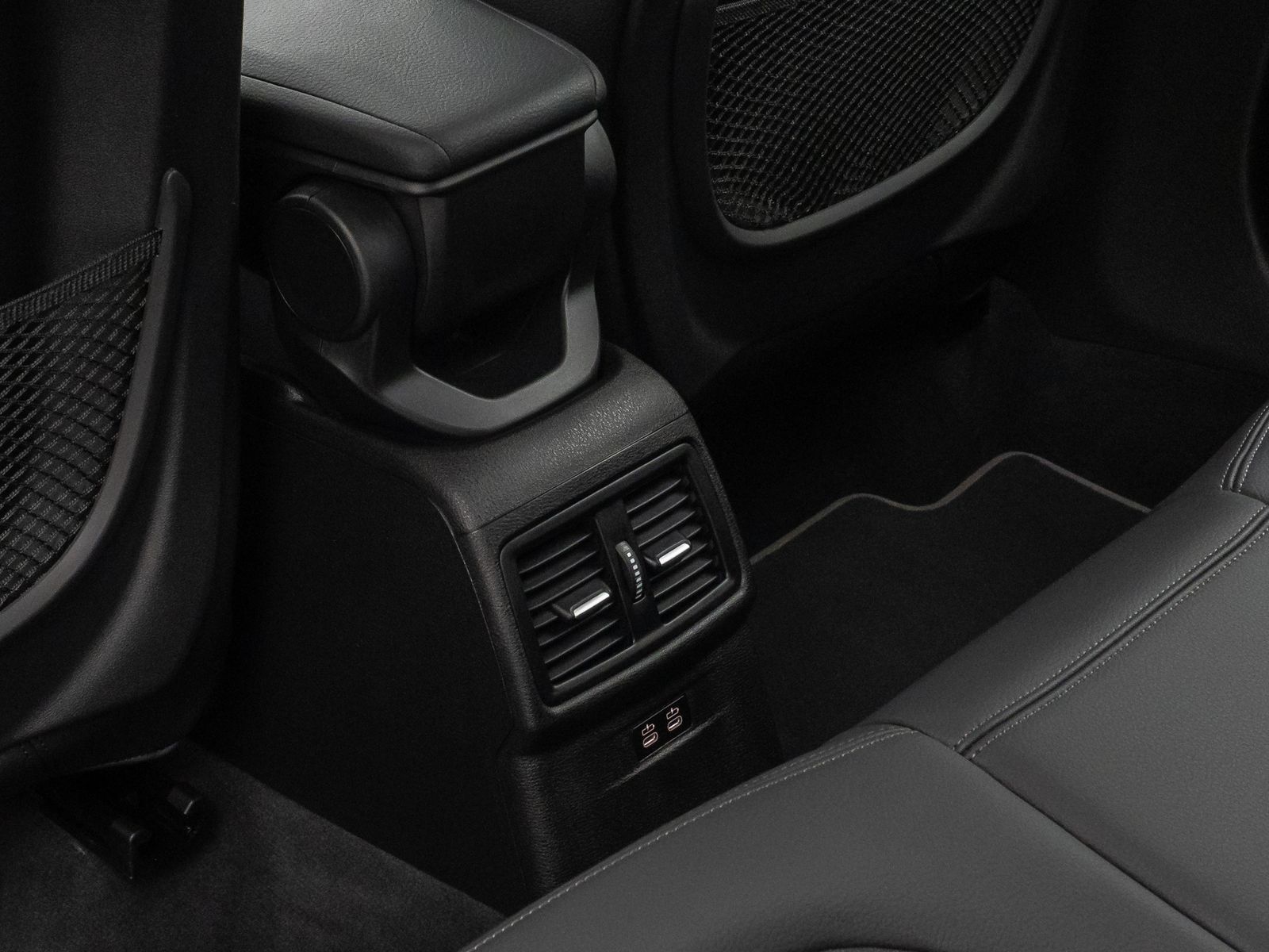 Fahrzeugabbildung BMW X1 sD20i SportLine Parkassistent Lordos DAB LED