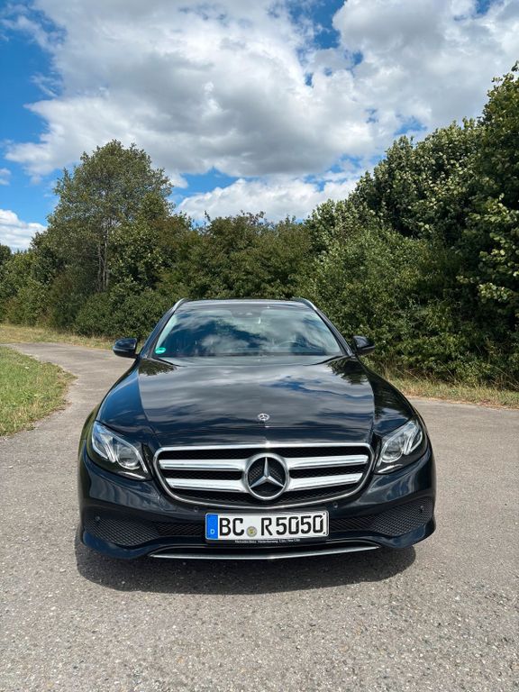 Image of Mercedes-Benz E 220