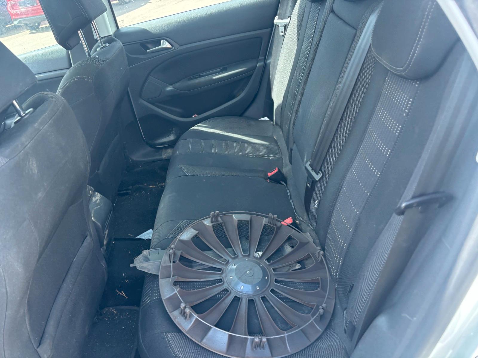 Peugeot 308 2015 — photo 12