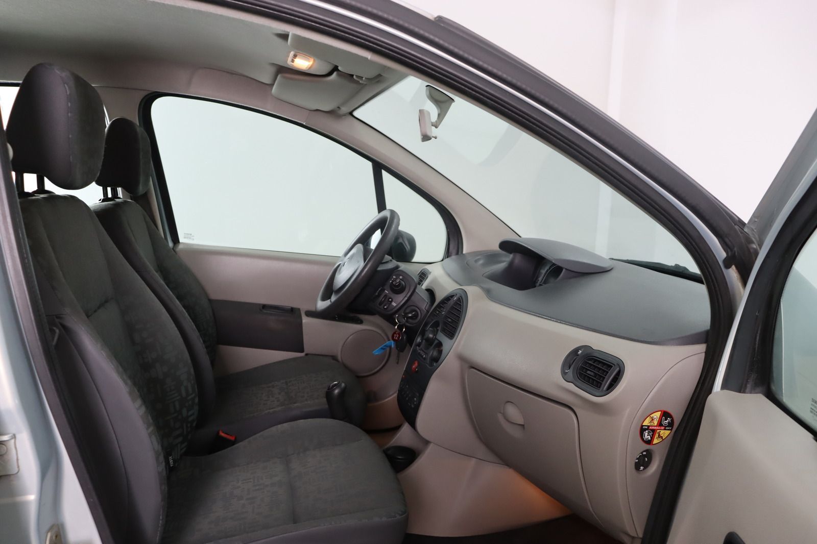 Fahrzeugabbildung Renault Modus 1.2 16V * HU/AU bis 09.26 * 8-fach *