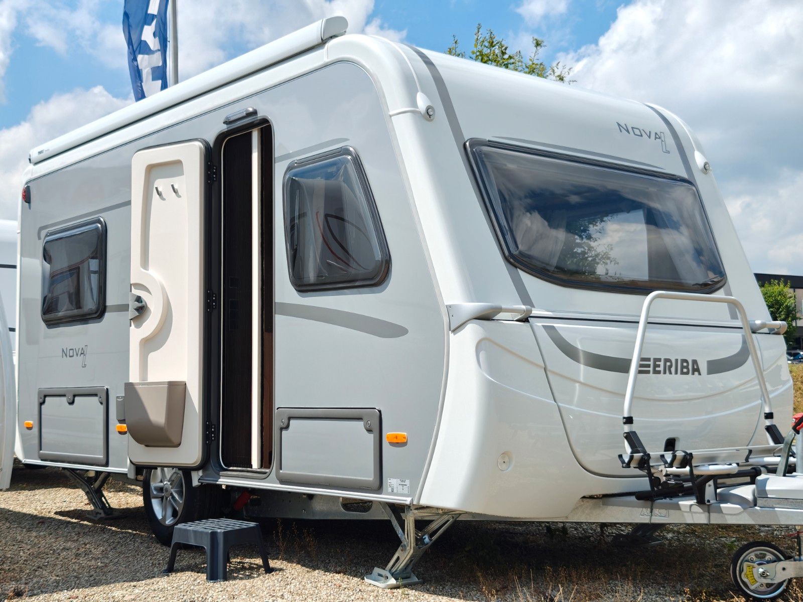 Fahrzeugabbildung HYMER / ERIBA / HYMERCAR Nova Light 465 - Elegance, Moving, Markise -