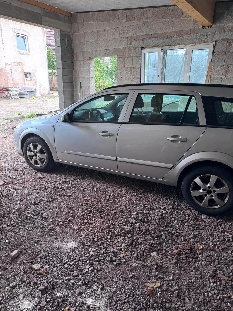Opel Astra 2008 — вигляд ззаду