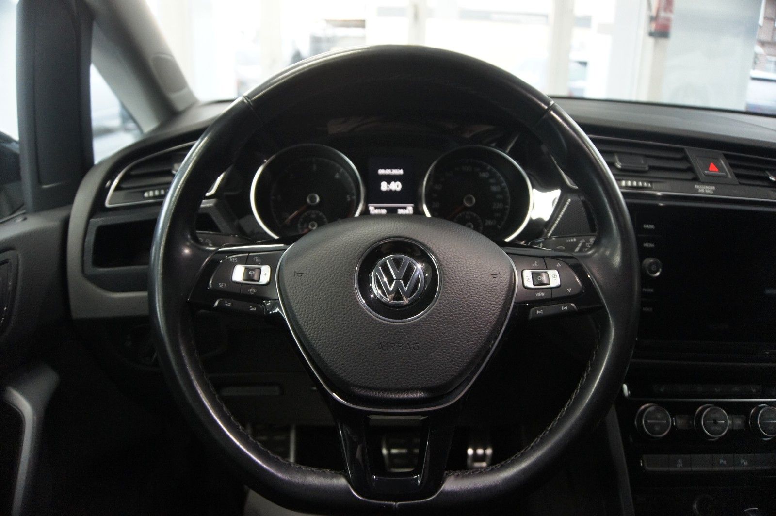 Fahrzeugabbildung Volkswagen Touran Comfortline  Alu, AHK , LED,