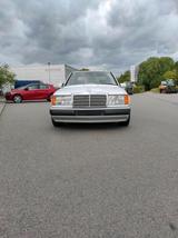 Mercedes-Benz Oldtimer Mercedes Benz W124, 200E - Mercedes-Benz 200 in Mannheim: B