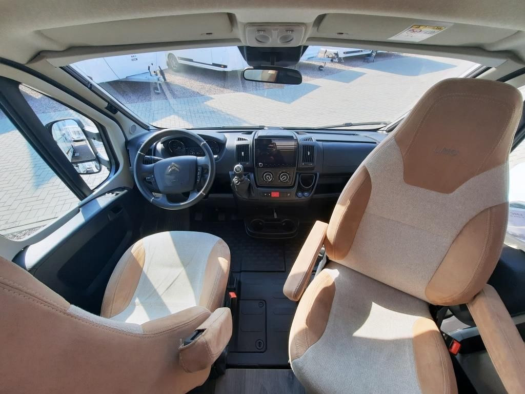 Fahrzeug Übersicht 18 Fahrzeugabbildung LMC Cruiser V 646 G Verfüg./AHK/SAT/NAVI