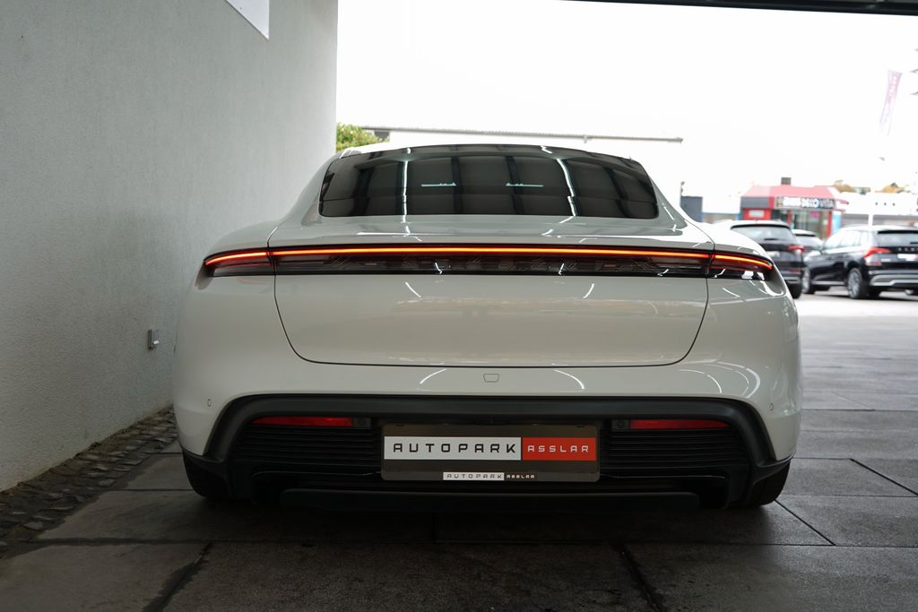 PORSCHE Taycan 2021