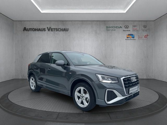 Q2 35 1.5 TFSI S line Bluetooth LED Klima