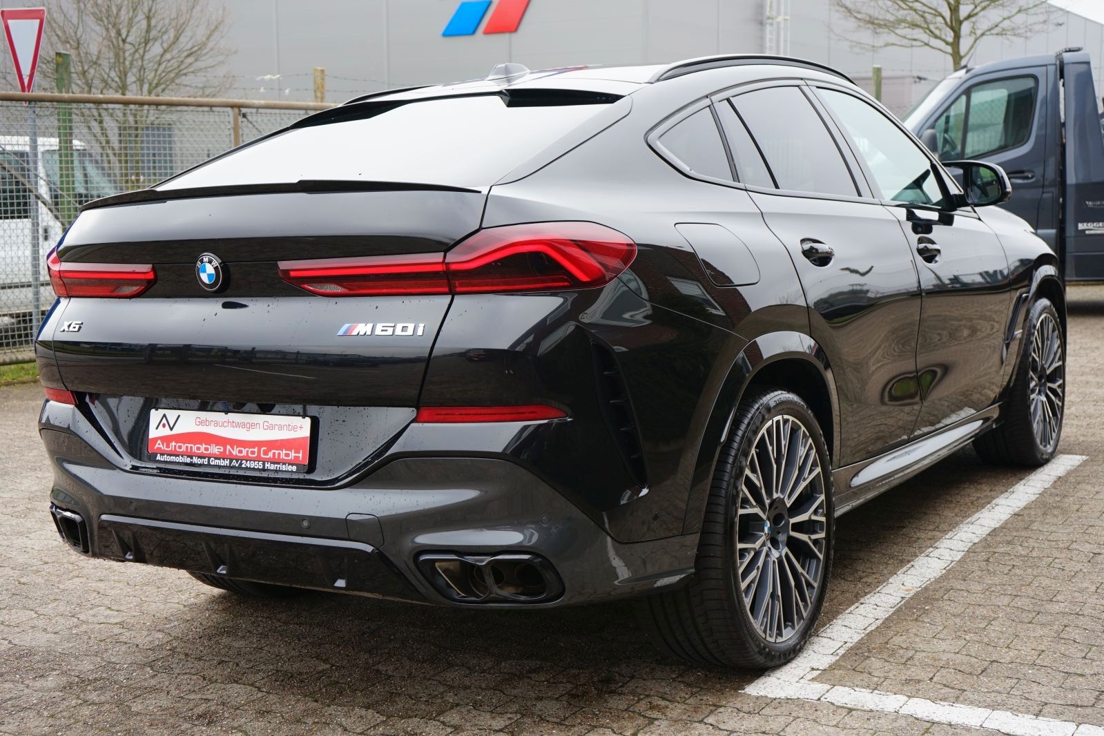 Fahrzeugabbildung BMW X6 M60 i xDrive  M Sport Pro*Pano Sky*B&W*360