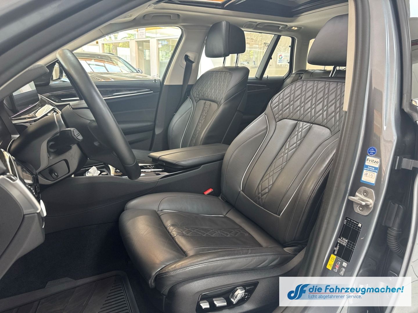 Fahrzeugabbildung BMW 530 e xDrive Luxury Line Touring HUD LuftF Pano