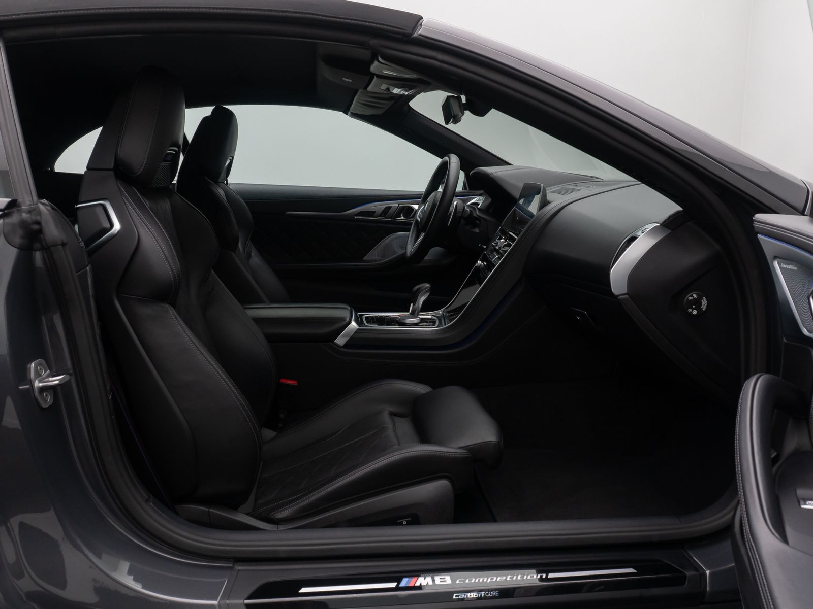 Fahrzeugabbildung BMW M8 Competition xD Cabrio B&W 360°Laser DAB Voll